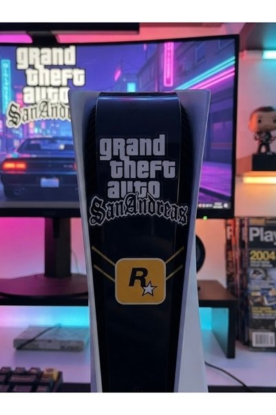 Grand theft auto حامل زخرفي لوحدة التحكم في الألعاب مع حامل للتحكم - أسود وأبيض