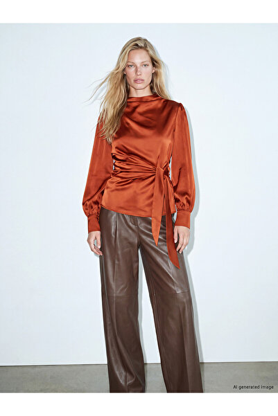 LC Waikiki Rmz Gi̇yi̇m Farkiyla Dik Roba Collared Gathered Blouse