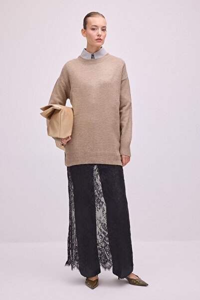Touché Privé Tricot Sweater with Lace Detail