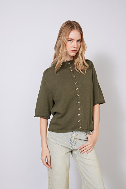 Nisan Cardigan tricotat cu guler înalt, mâneci raglan și nasturi, kaki