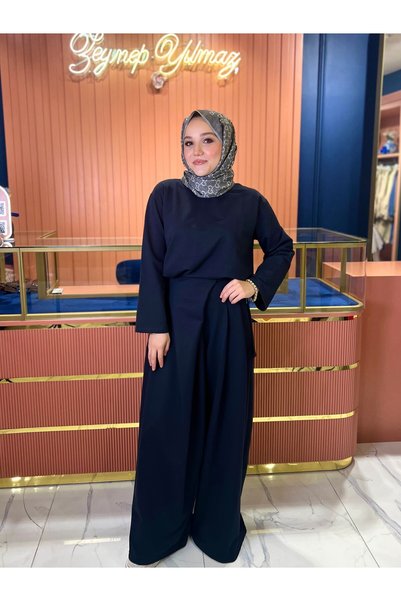 By Zeynep Yılmaz بدلة أساسية مريحة باللون الأزرق الداكن