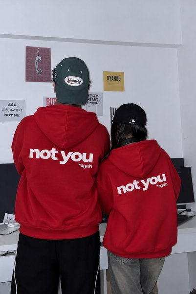 The Champ Clothing هودي كبير الحجم للجنسين مطبوع عليه Not You Again باللون الأحمر - مع غطاء للرأس، وجيب كنغر، و3 خيوط مطرزة