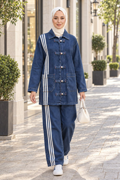 Hb Harma Time Butik طقم نسائي من قطعتين من الدنيم الأزرق الداكن مع تفاصيل خطية وجيوب بأزرار