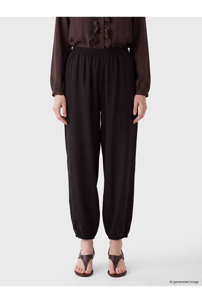 LC Waikiki بنطلون رياضي للنساء من LCW Comfort مع خصر مطاطي