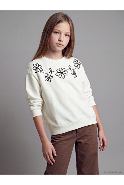 LC Waikiki Özmarka New Season Ecru Embroidered Girls' Thick Sweatshirt