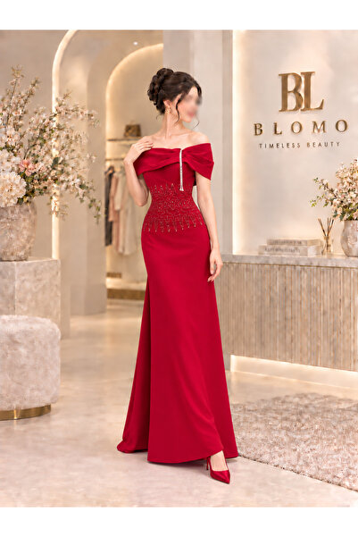 BLOMO Long Evening Gown with a Slim Fit That Accentuates the Beauty of the Fi...