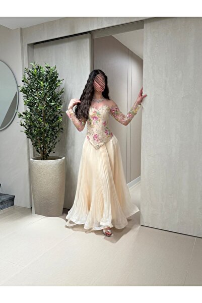 Juliana Rawan's dress