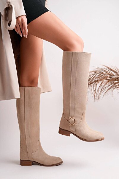 NOSEY SHOES ELİZ MODEL HAKİKİ DERİ BEJ SÜET YANDAN TOKALI KALIN TOPUK KADIN G...