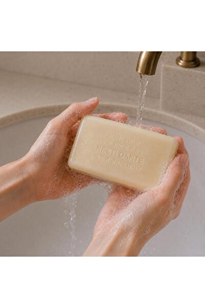 Nesti Dante Il Frutteto Fig & Almond Milk Soap Bar 250g | Italian Vegan Soap | Moisturizing & Soothing Cleanser | Natural Ingredients | Sweet Fig & Almond Aroma | Paraben, PEG & Petrochemical Free