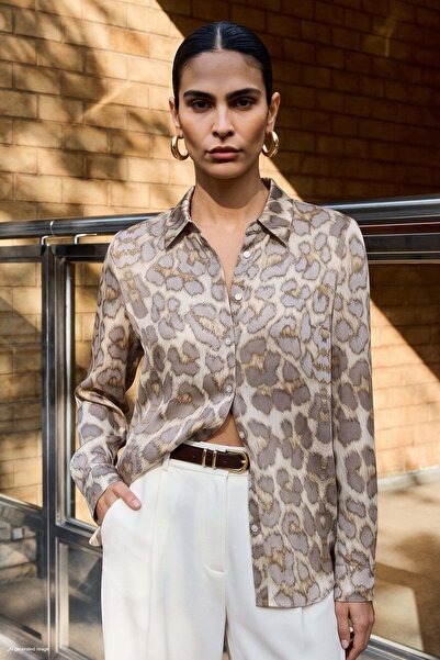 Sateen Leopar Desenli Klasik Gömlek - Bej