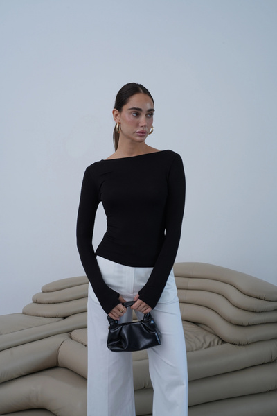 roea Boat Neck Long Sleeve Finger-Hole Blouse Black