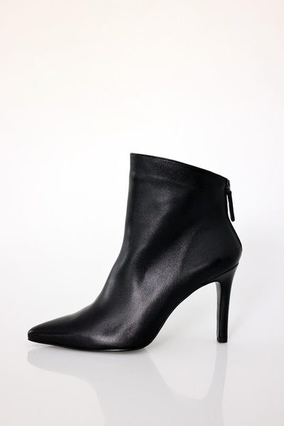 5in1Canpolat Black Back Zipper Pointed Toe Boots 25408