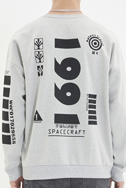 Trendyol Collection Gray OverSize Fleece SWeatShirt - Back Printed, Black TMNAW22SW0801