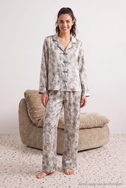 TRENDYOLMİLLA Çok Renkli Çiçekli Saten Dokuma Pijama Takımı THMAW27PT00190