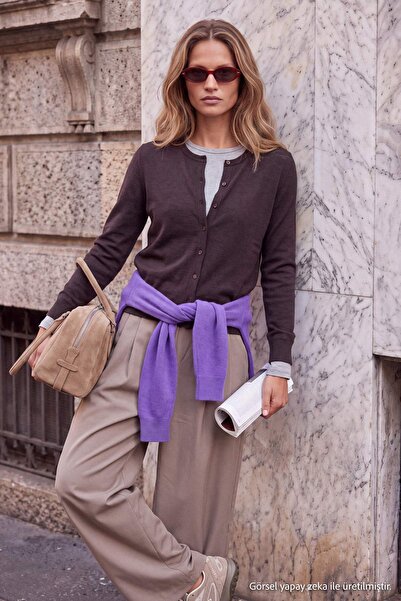 Trendyol Collection أساسيات خزانة الملابس: سترة تريكو أساسية ذات ياقة دائرية ...