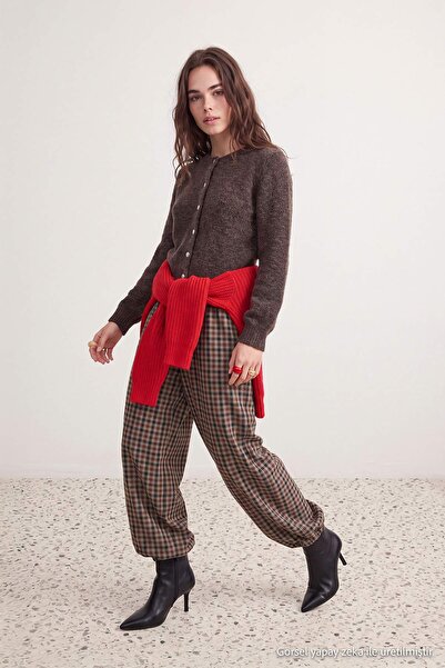 Trendyol Collection كارديجان تريكو قصير من صوف الألبكة بيتيت فيزون ذو ملمس نا...