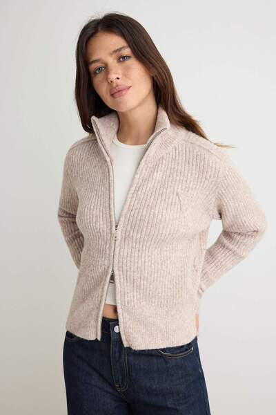Trendyol Collection كارديجان تريكو ناعم الملمس من خيوط الحجر الخاصة TWOAW27HI...