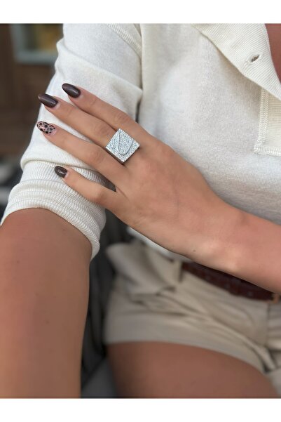 ANKA JEWELLRY خاتم نسائي فضي اللون بتصميم هندسي مع تفاصيل على شكل حرف U