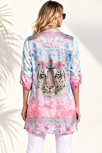 SHOPPEBUTİK SATEN PEMBE KELEBEK DESENLİ ARKASI LEOPAR TAŞLI TUNİK GÖMLEK