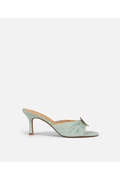 İpekyol Metal tokalı büzgülü deri terlik