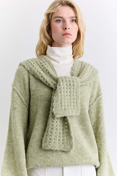 Manuka Soft Textured Collared Shawl Green