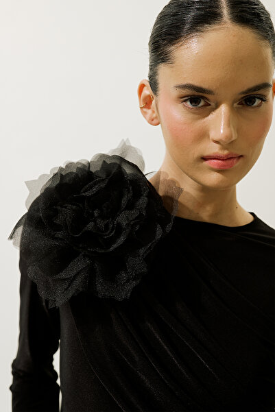 Manuka Luna Flower Brooch Black