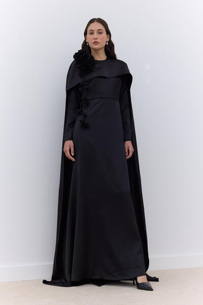 Manuka Flower-Detailing Gown with Capes, Black