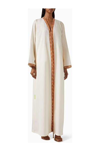 Hessa Falasi Capture Elegance with Luxurious Design: Comfortable Abaya with M...