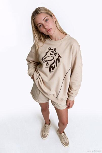 Quzu At Figür Nakışlı Sweatshirt Bej