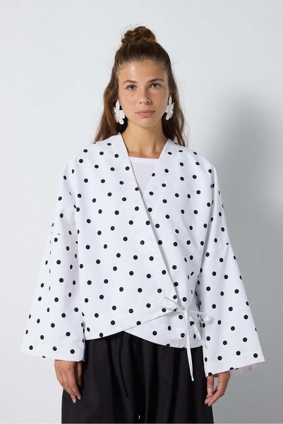mina aise Damen-Trenchcoat in Ecru mit Polka-Dot-Muster und Schnürdetail, Ove...