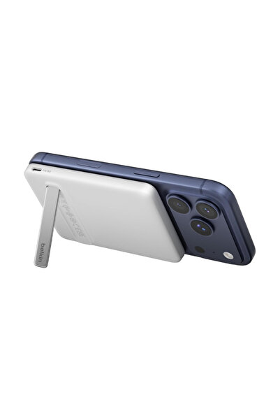 Belkin BoostCharge 5000 mAh İnce MagSafe Stantlı Power Bank, Beyaz