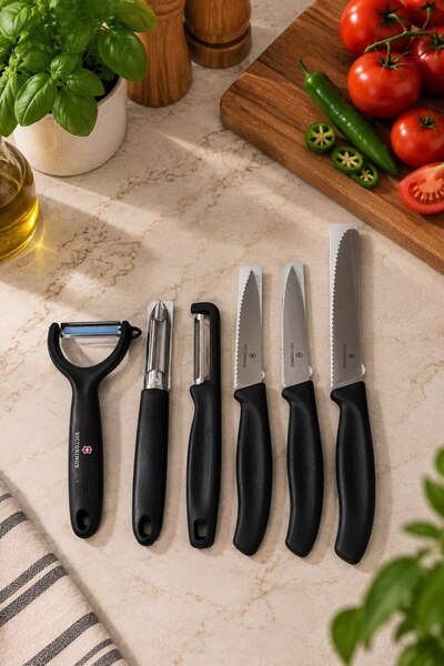 Victorinox Siyah 6 lı Soyucu Ve Kabak Oyucu Tırtıklı Düz Bıçak Seti