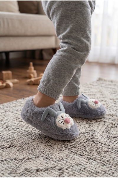 Moda Devrin Unisex Gri Bebek & Çocuk Sevimli Tavşan Figürlü Peluş Ev Pandufu - Kaydırmaz Tabanlı Sıcak Tutan Patik Terlik