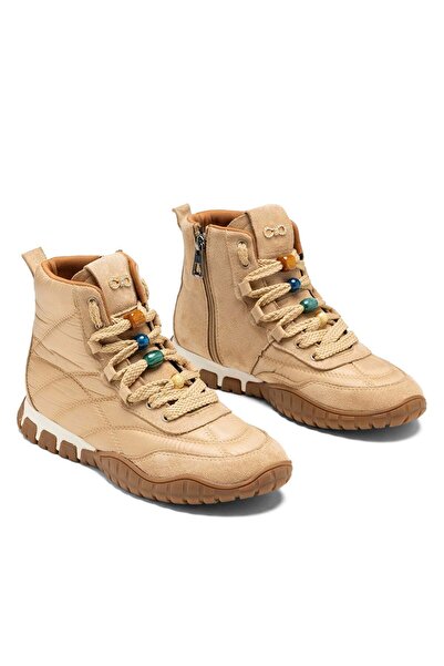 Dedos Γυναικεία μπότα sneaker με μπεζ αξεσουάρ από χάντρες, λεπτομέρεια με πλ...