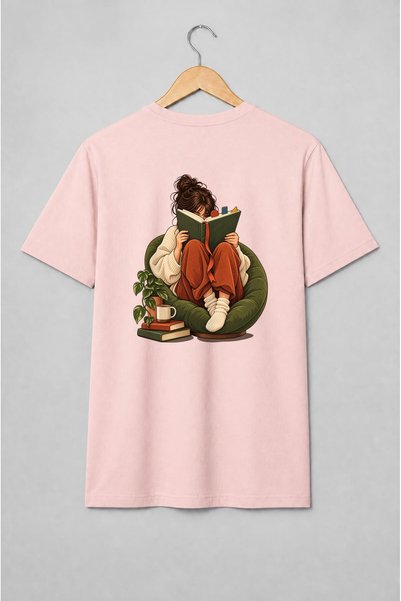 Generic Brand Tricou unisex cu Fată citind o carte în fotoliu stil cozy