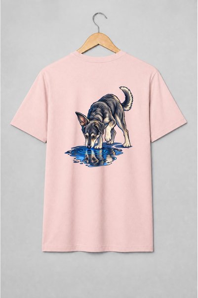 Generic Brand Tricou unisex cu Câine ciobănesc la apă ilustrație realistă