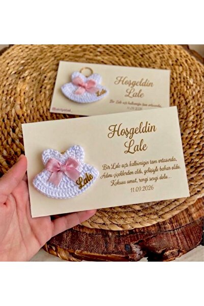 Kişiselleştirilebilir Örgü Elbise Premium Doğum Hediyeliği magnet/anahtarlık
