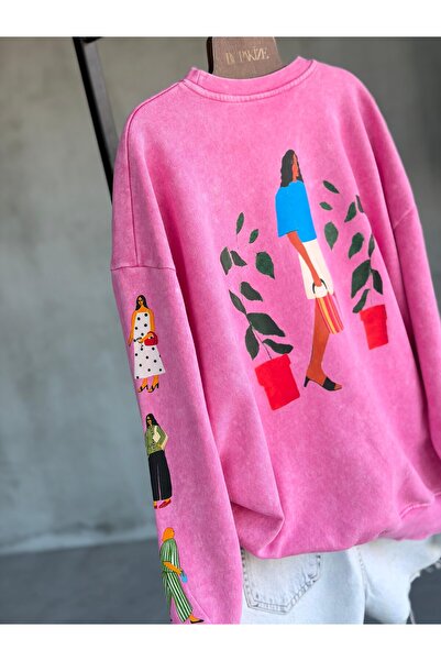 By Pakize Tasarım Taş Yıkamalı Sırt/Kol Figür Baskılı Sweatshirt