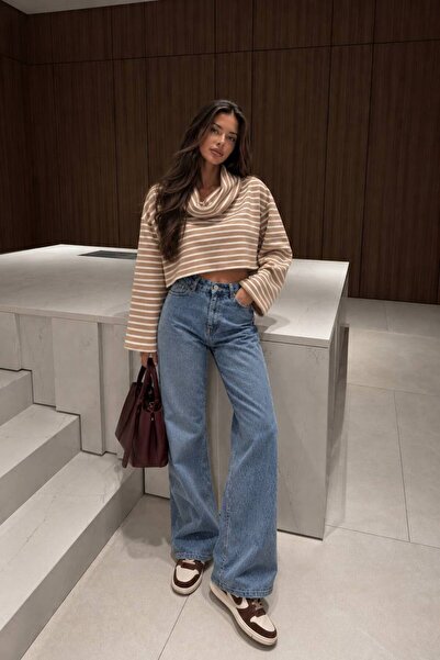 La Sarta Loren striped stand collar long sleeve beige crop blouse