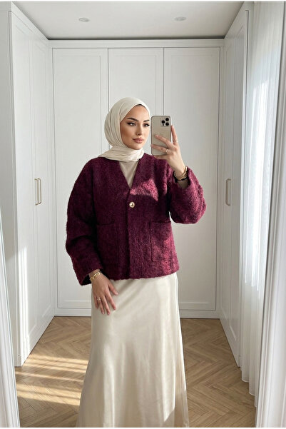 Kirazca Butik سترة نسائية قصيرة من الكشمير المزخرف بياقة على شكل V وزر واحد وجيب