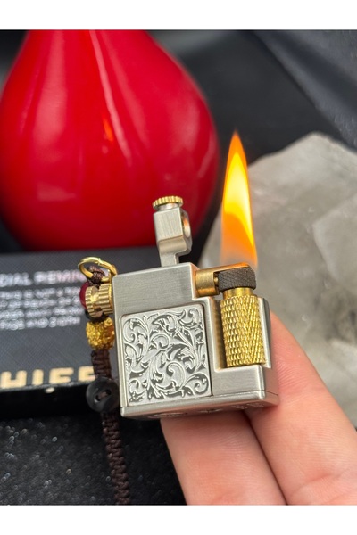 NikaŞ Avuç Kare Mini Retro Vintage İşlemeli Minimal Benzinli Hediyelik Çakmak