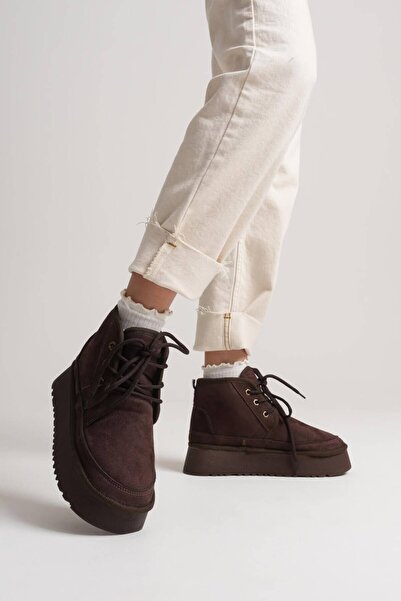 DefHeel'e Thick Sole Boots with Plush Lacing Detail on the Inside, Light Brown