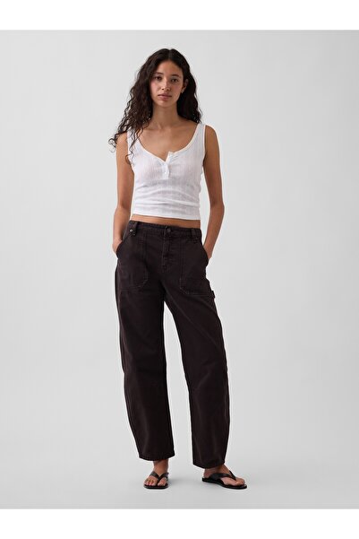 GAP Kadın Kahverengi Mid Rise Barrel Utility Ankle Pantolon