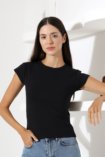 PUSULAM COLLECTİON تي شيرت نسائي من Riban Basic – ياقة دائرية وأكمام قصيرة وقصة ضيقة