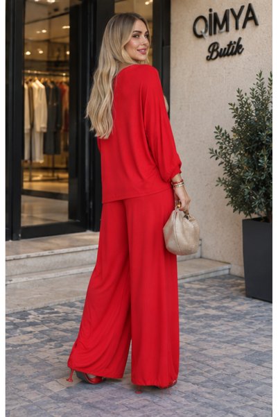 QİMYA BUTİK BUKETLİ Tricotajuri de damă Strawberry, cu tunel la picior, plisate, pantaloni largi, bluză lejeră cu guler bărcuță, top și pantaloni IK
