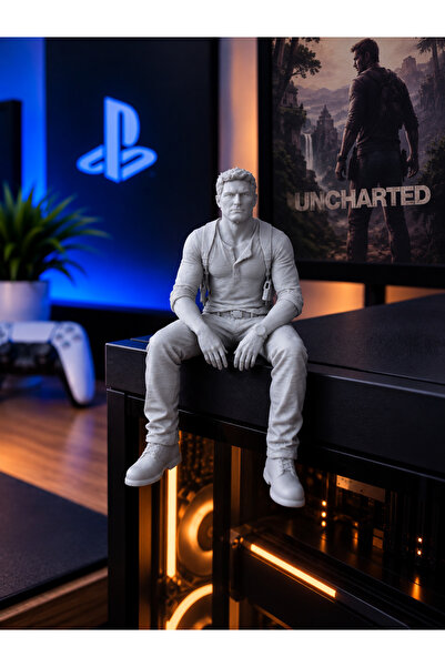 Yeşil Beyaz Tasarım Uncharted Nathan Drake Figürü – PC Kasa Süsü, Gaming Setu...