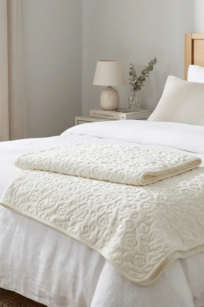 thechild baby collection Embossed Plush Blanket |   90X110 Cm, Seasonal, Soft |   Baby & Kids Blanket