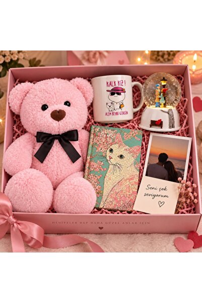Sevgiliye Romantik Hediye Kutusu Büyük Pembe Peluş Ayıcık Kar Küresi Kupa Defter ve Fotoğraf Kişiye Özel Sürpriz Hediye