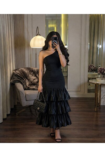 Angelinaa فستان ناعم أنيق بتصميم عصري يجمع بين نعومة خامة الباربي وفخامة التف...