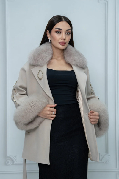 Eccim Fashion Taş Detaylı Kürk Yaka ve Kürk Kol Detaylı Broşlu Kısa Kadın Pal...